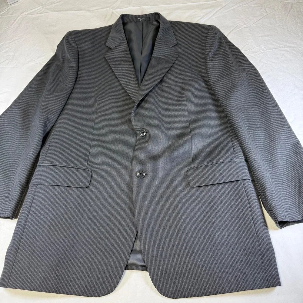 Jones New York 2 Piece Suit Men's Size 42L Pants 36X33 Gray Pinstriped 100% Wool